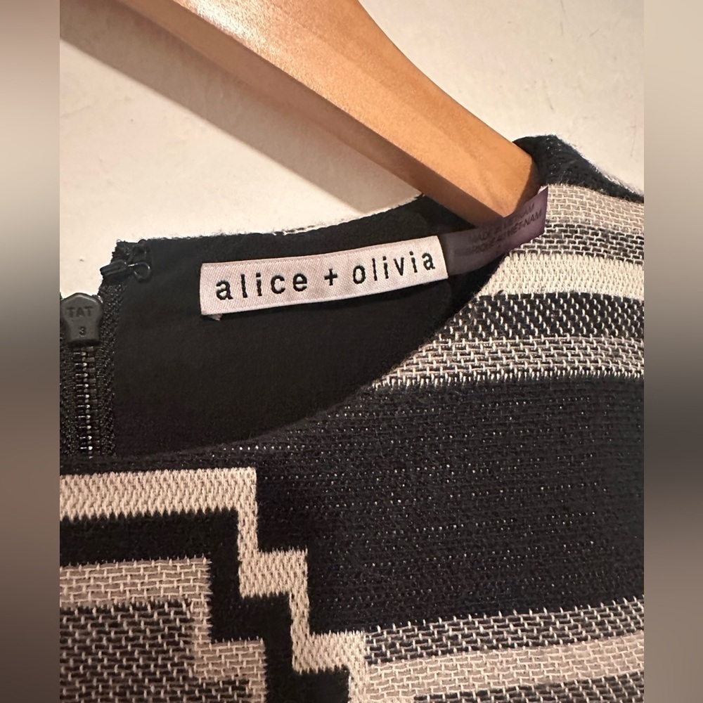 Alice + Olivia Clyde A-Line Shift Dress in Black and White Sz S‎ - Picture 6 of 7